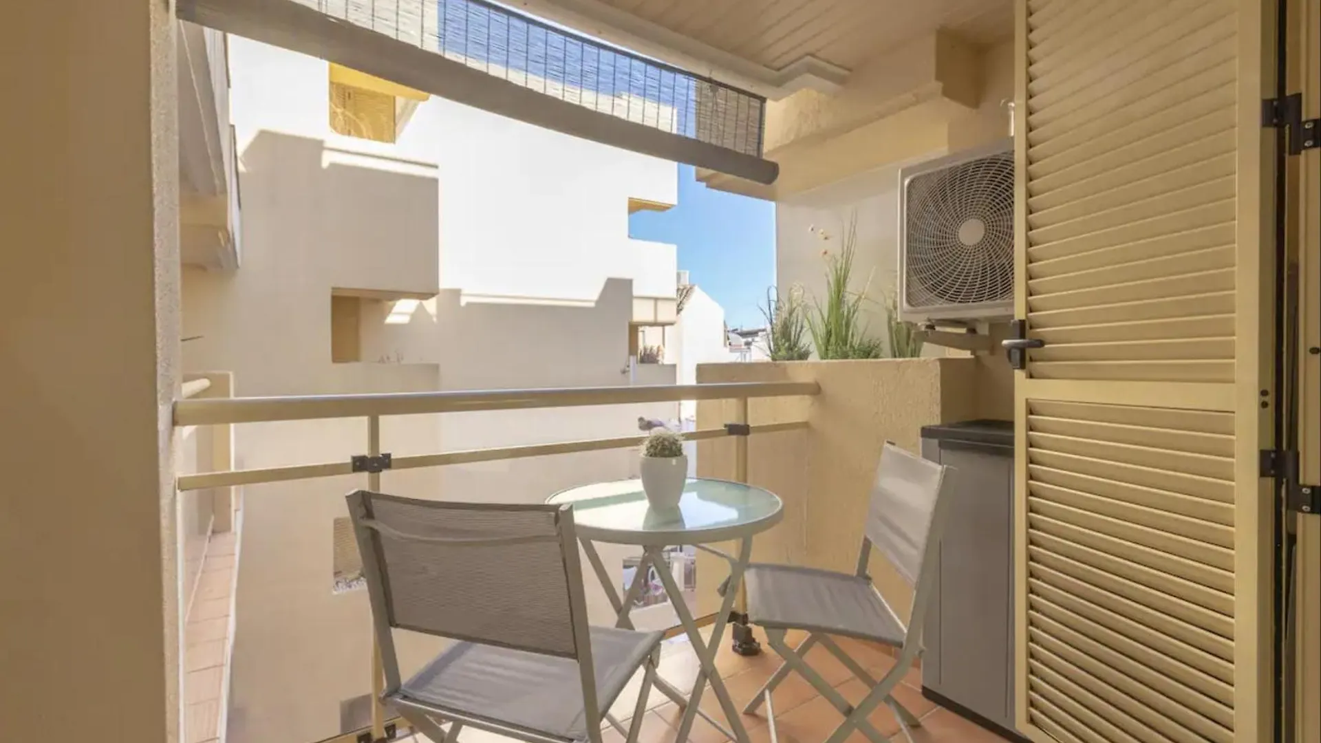Precioso Estudio En El Centro De Torremolinos contacts