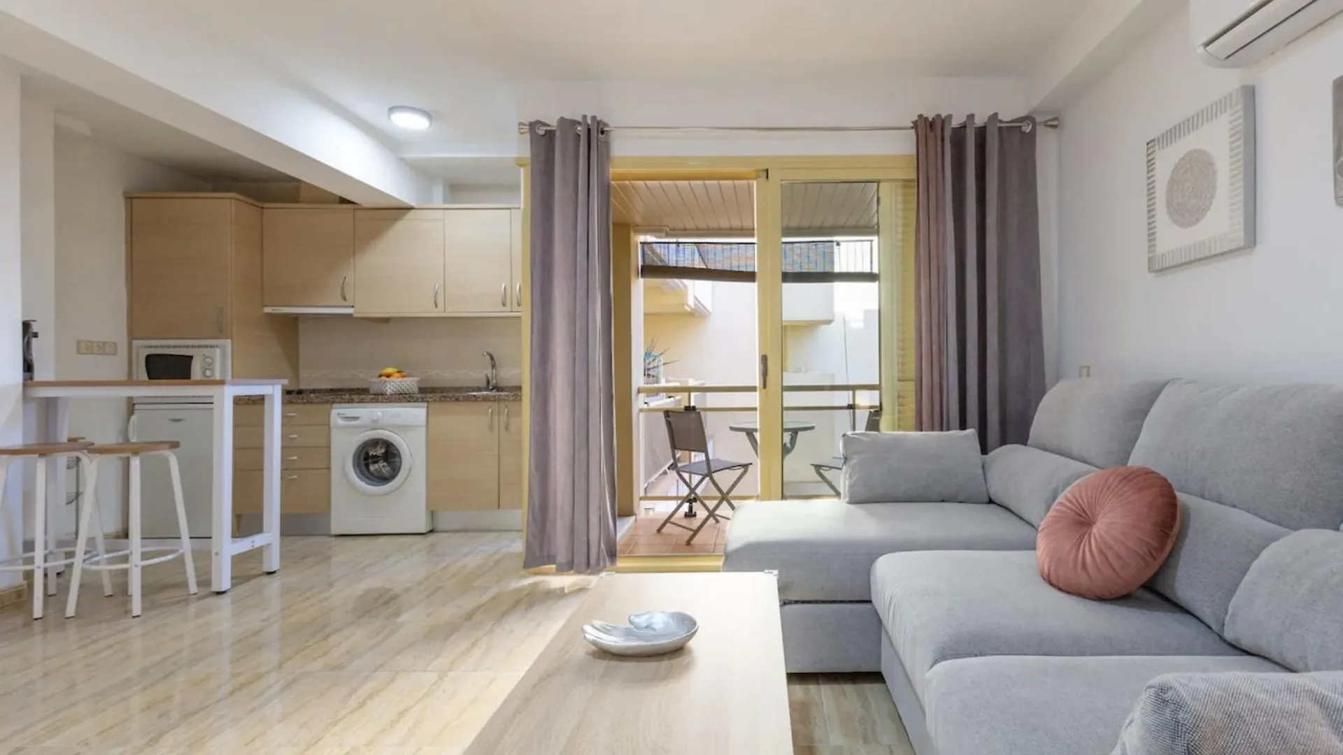 Precioso Estudio En El Centro De Torremolinos Spain